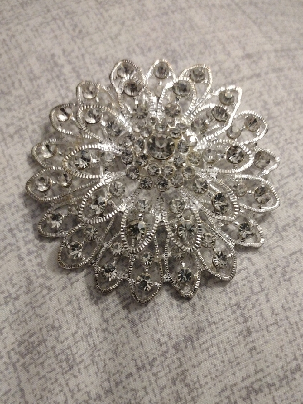 Fabulous Large Rhinestone Circular Brooch - Picture 3 of 9